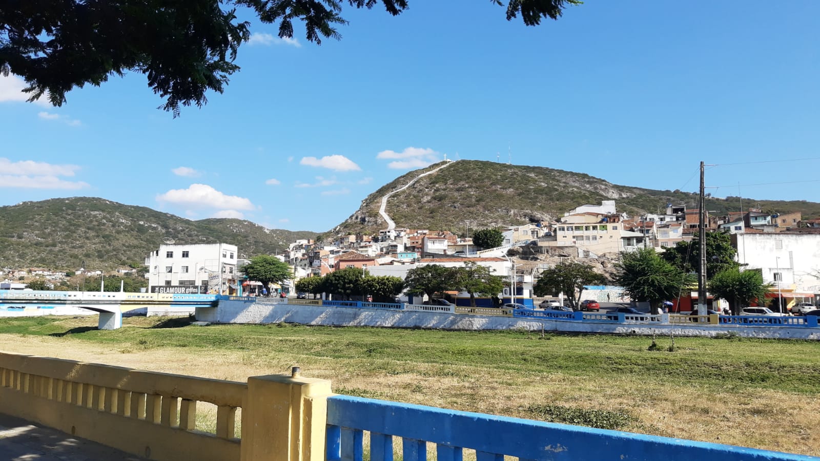 Jacobina tem tarde ensolarada e temperatura de 31°C