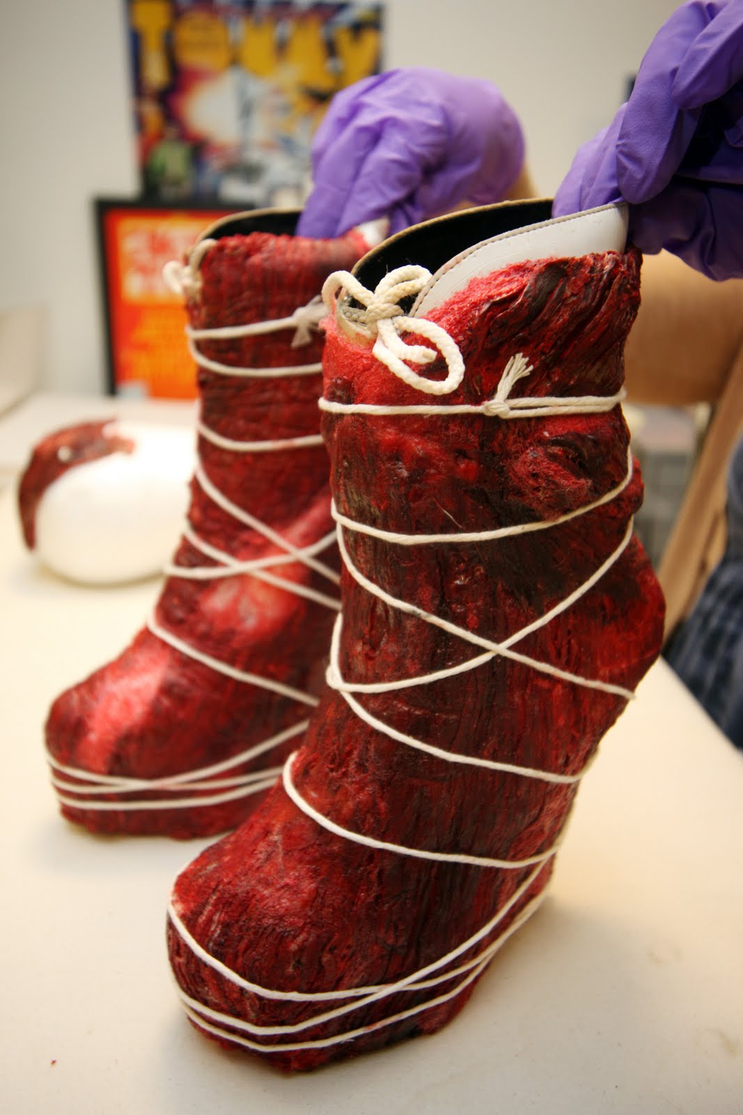 http://1.bp.blogspot.com/-T-Am-1rUweI/Tftduxn2HZI/AAAAAAAAAj8/nGyTJPp7U5Q/s1600/Meat+shoes.jpg