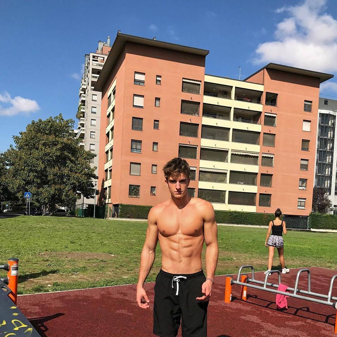 cute-shirtless-young-muscular-teen-boy-outdoor-gym-street-workout-hunks