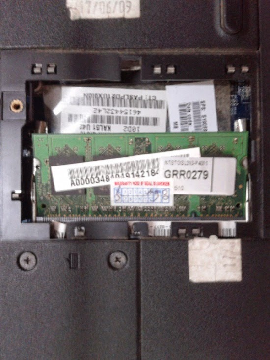 MEMASANG MEMORY RAM LAPTOP Computer Technical Support