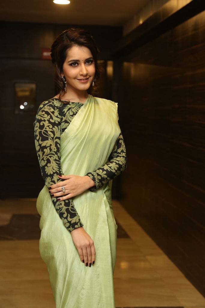 [Image: Raashi-Khanna-Stills-At-Touch-Chesi-Choo...7%2529.jpg]