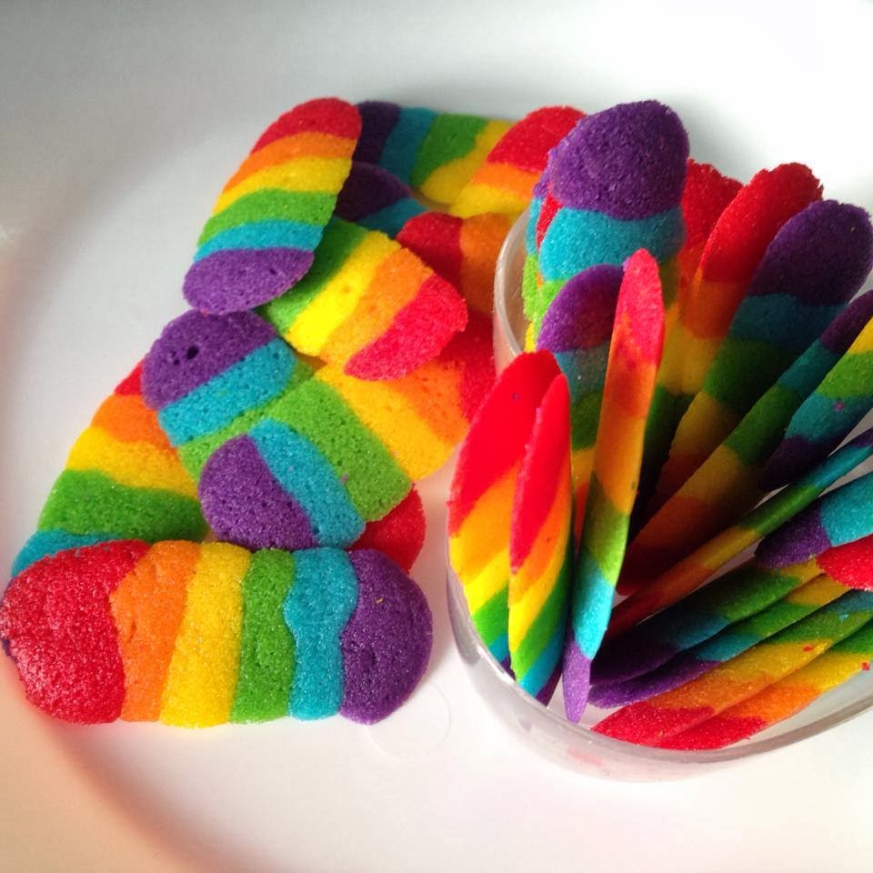 Biskut Lidah Kucing Pelangi atau rainbow cookies - BEN ASHAARI