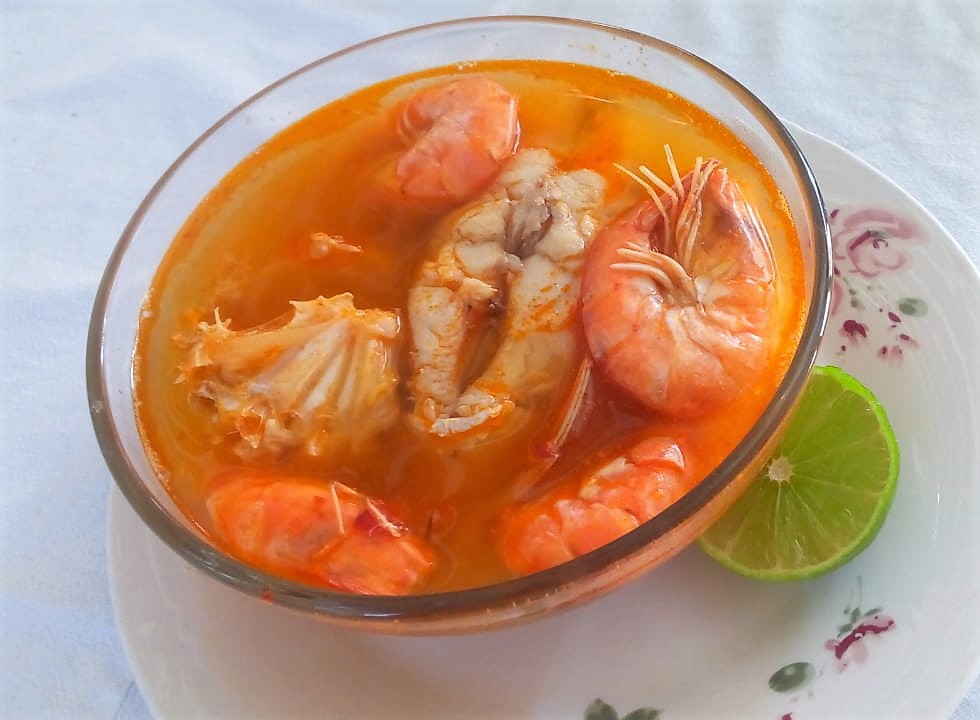 Caldo de pescado y camarones al estilo Veracruz