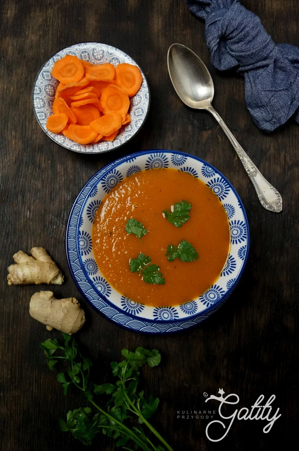 pomaranczowa-zupa-w-misce
