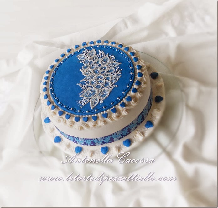 http://www.letortedipezzettiello.com/2013/12/torta-brush-embroidery.html