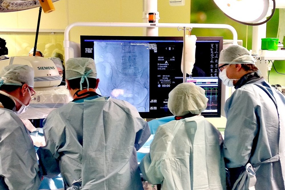 Алмазова санкт петербург нейрохирургия. Нейрохирургия эндоваскулярная хирургия. Алмазова Операционная.