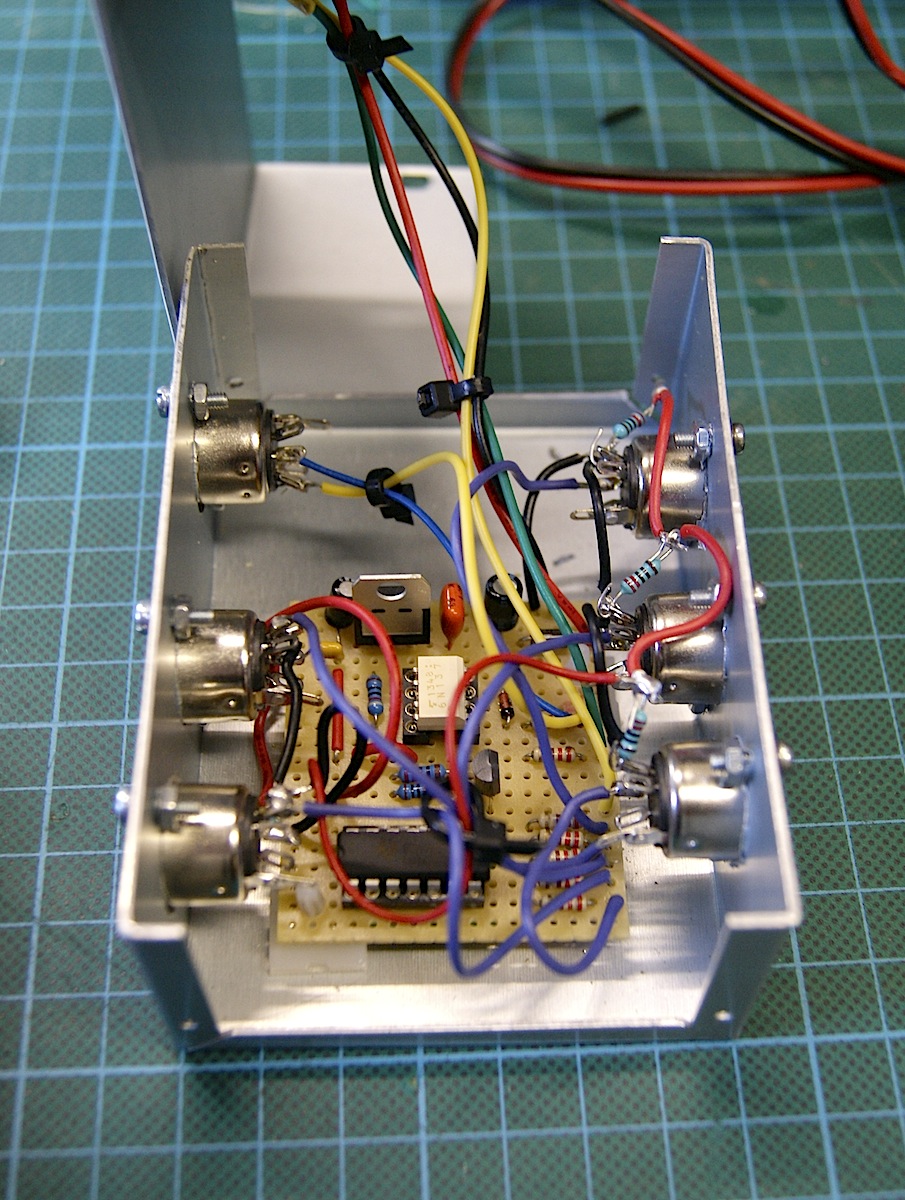 Growing your modular synthesizer for dummies MIDI Thru Box