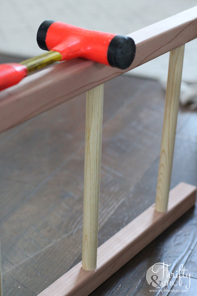 diy ladder tutorial. easy blanket ladder tutorial. how to make a blanket ladder. Decorate a ladder ideas. DIY wood ladder tutorial.