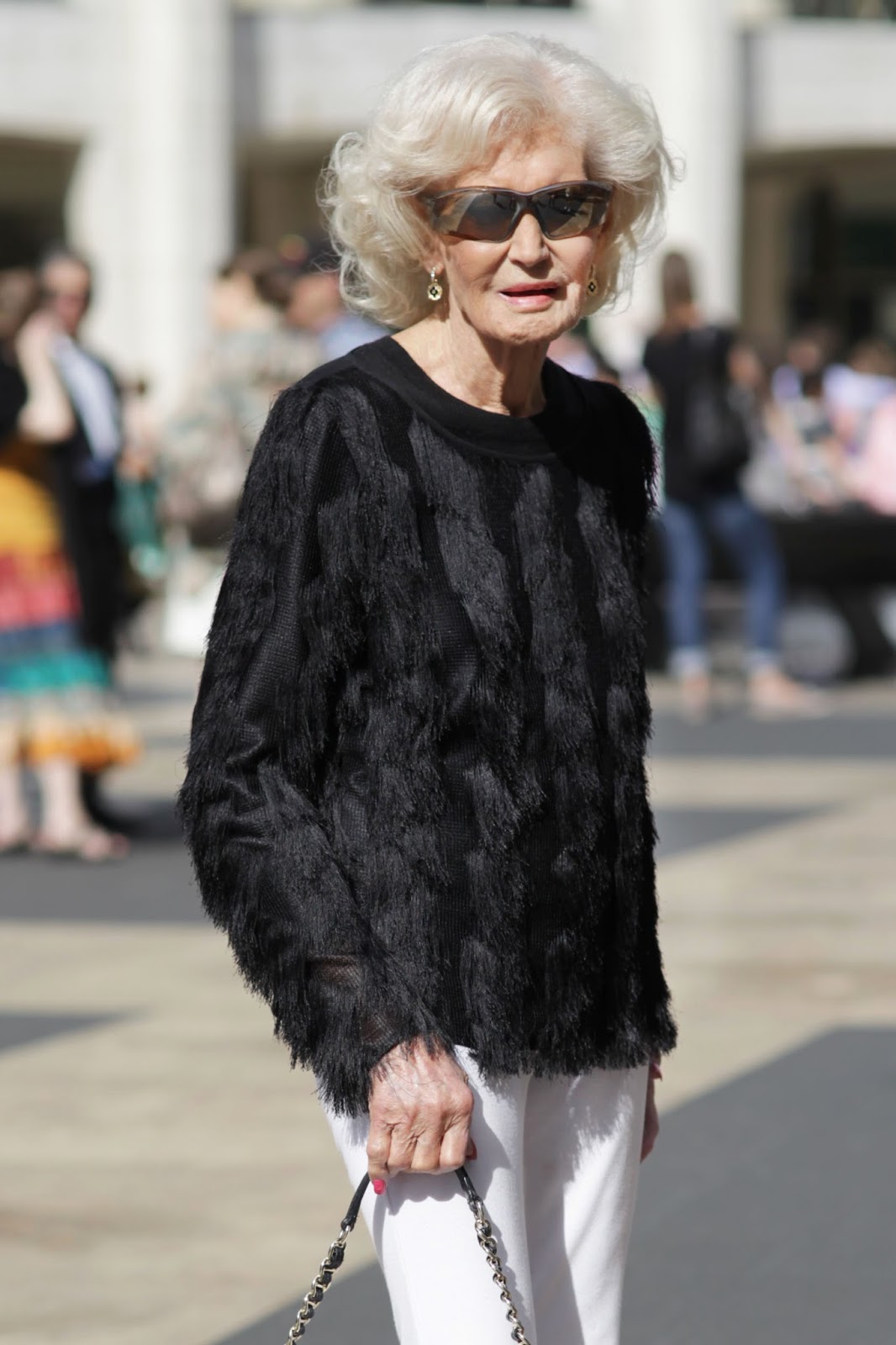 модная одежда для пожилых женщин. блогеры девочки после 70 лет и певицы. советы стилиста женщинам после 70 лет. платье для пожилых женщин после 70. как одеваются бабушки.