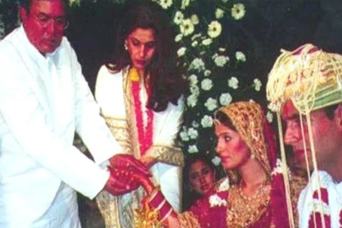 akshay-kumar-and-twinkle-khanna-wedding-pic