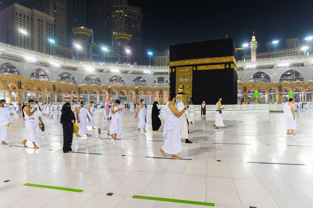 Seperti Ini Penampakan Sholat Subuh Berjamaah Perdana di Masjidil Haram di Tengah Pandemi Covid