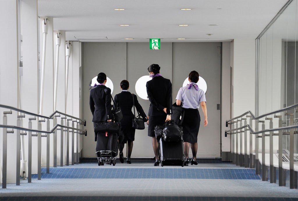ANA cabin crew in airport ~ World stewardess Crews