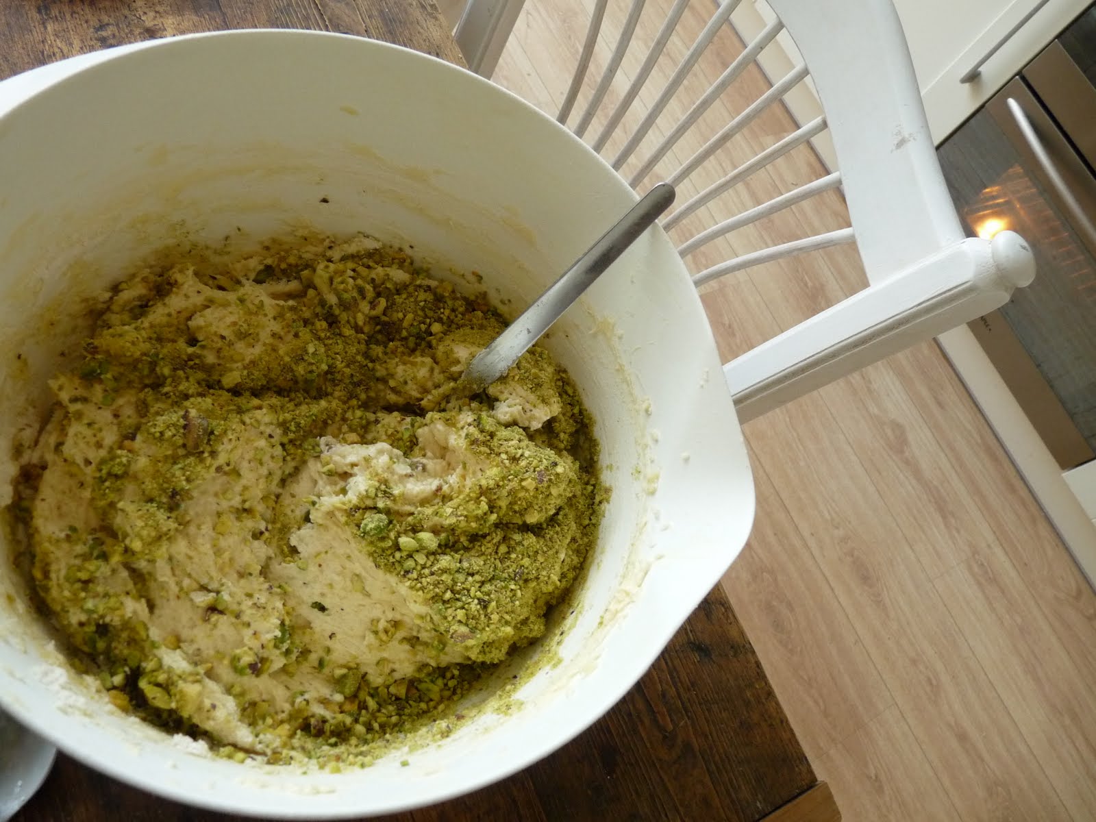 Lou Loves Food ! Recipe White Chocolate and Rosewater Cake