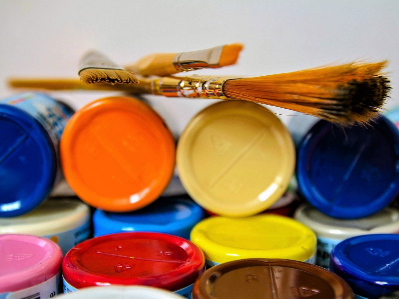 Panduan Mengecat Tembok Sendiri yang Benar, Khusus untuk Pemula! Tips