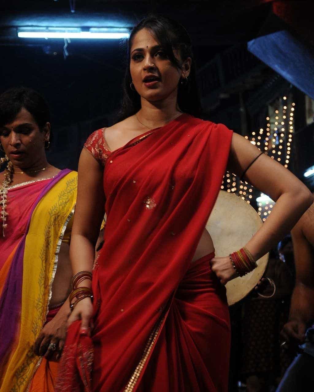 Anushka-shetty-photos-in-red-saree-2021