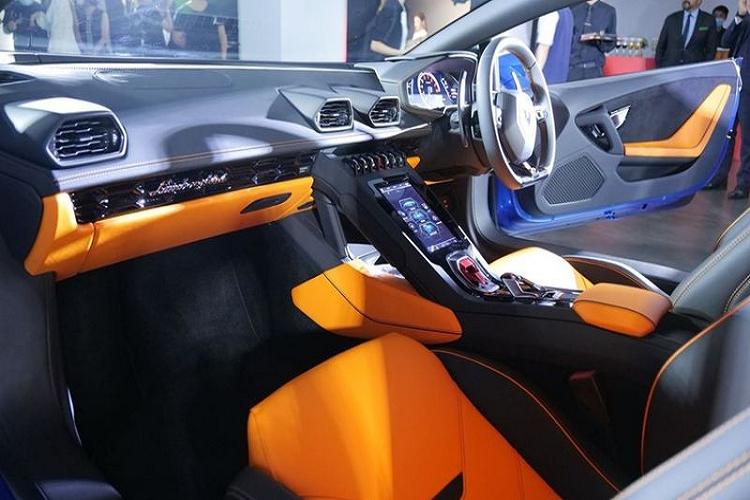Lamborghini Huracan EVO RWD tại Hồng Kông rẻ hơn Thái 3 tỷ đồng