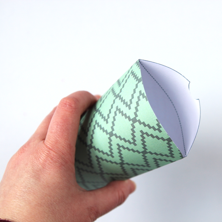 FREE PRINTABLE PILLOW BOXES. Gathering Beauty