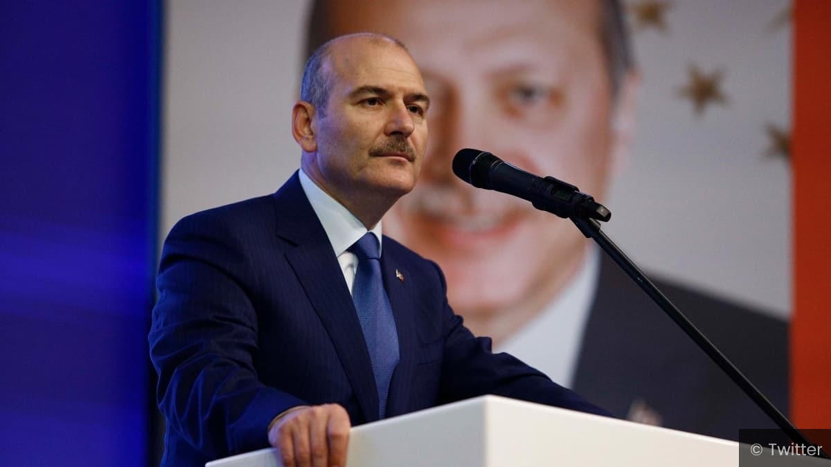 içişleri bakanı istifa etti mi