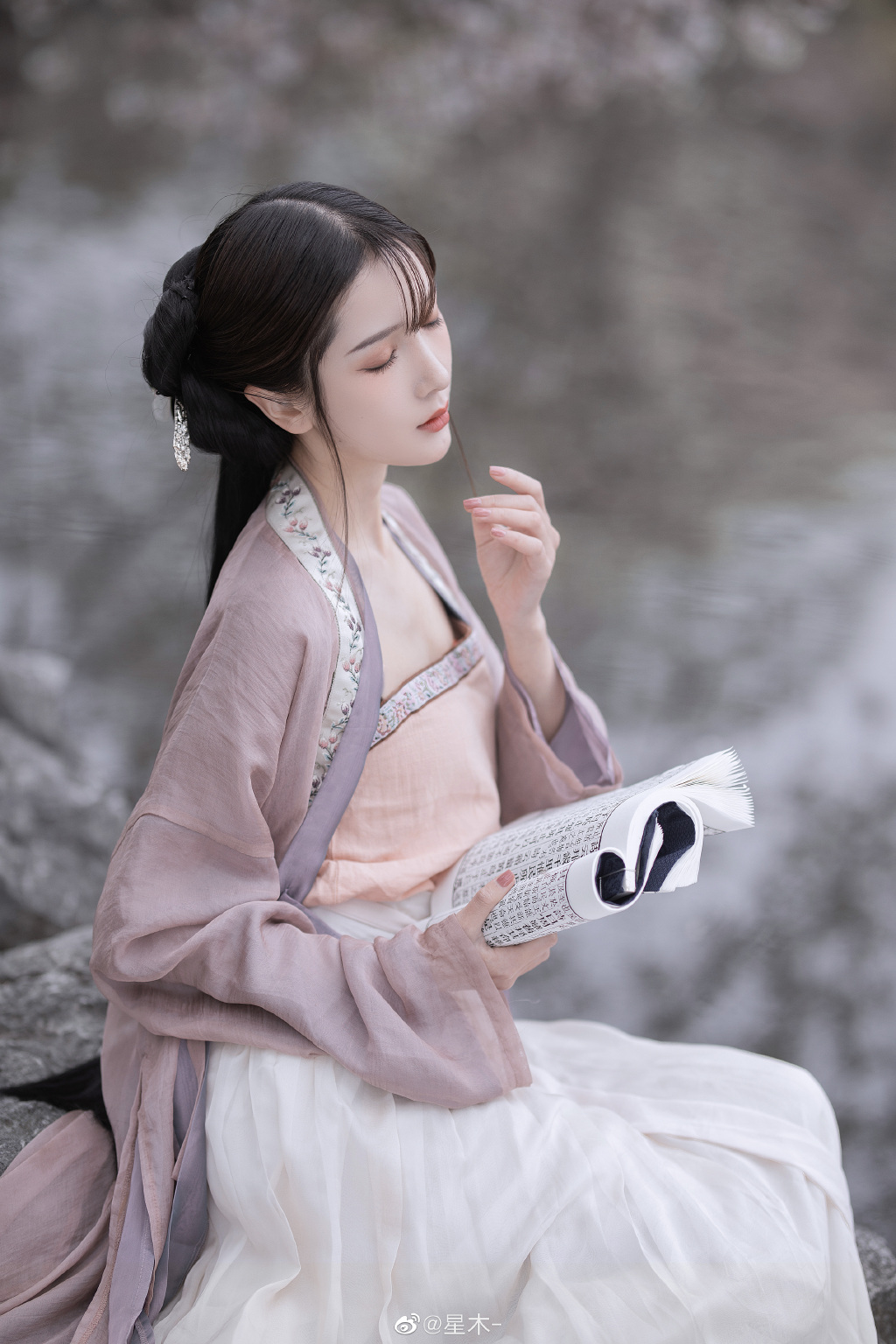 Image-Chinese-cute-model-Beautiful-girl-with-Chinese-historical-costume-TruePic.net