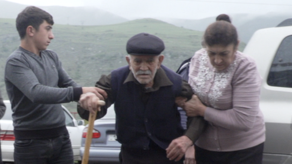 Армяне бегут. Армяне бегут из Карабаха. Армяне инвалиды. Карабахские армяне бегут из Армении.