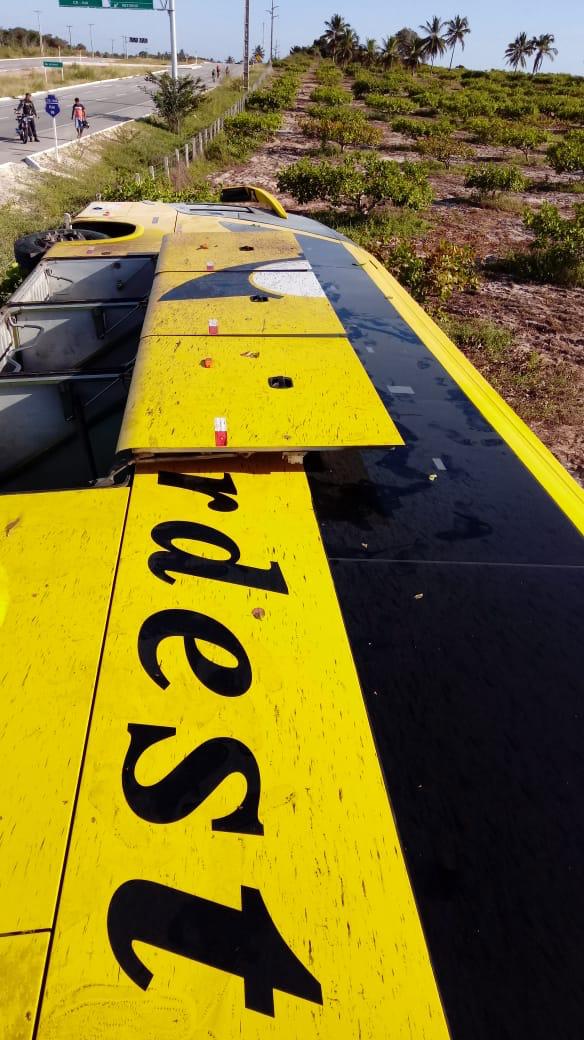 Viação Nordeste: Motorista perde o controle e tomba ônibus no Ceará 2 WhatsApp%2BImage%2B2019 06 23%2Bat%2B10.40.03