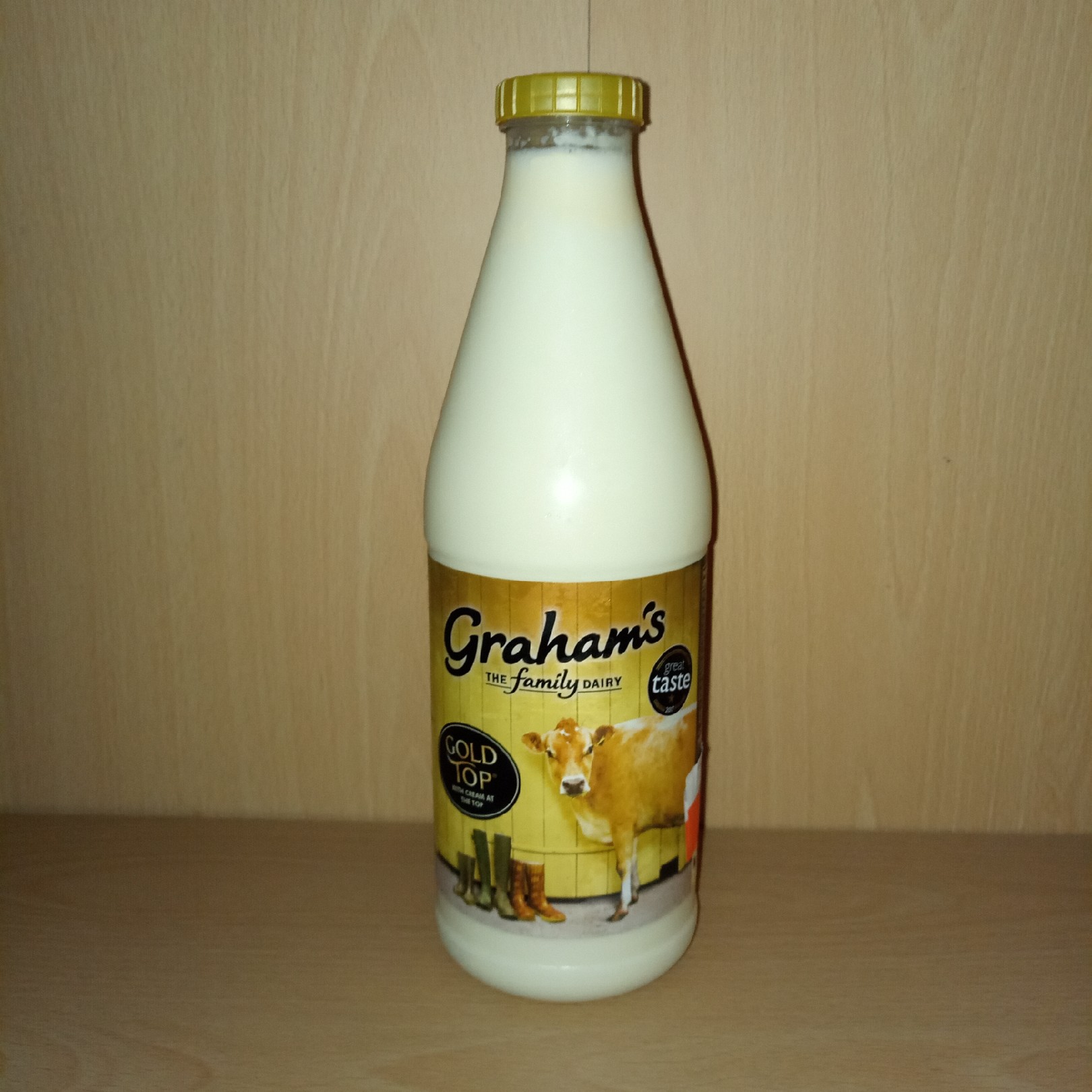 Supersupergirl's Food Reviews Graham's gold top milk and Gold Smooth