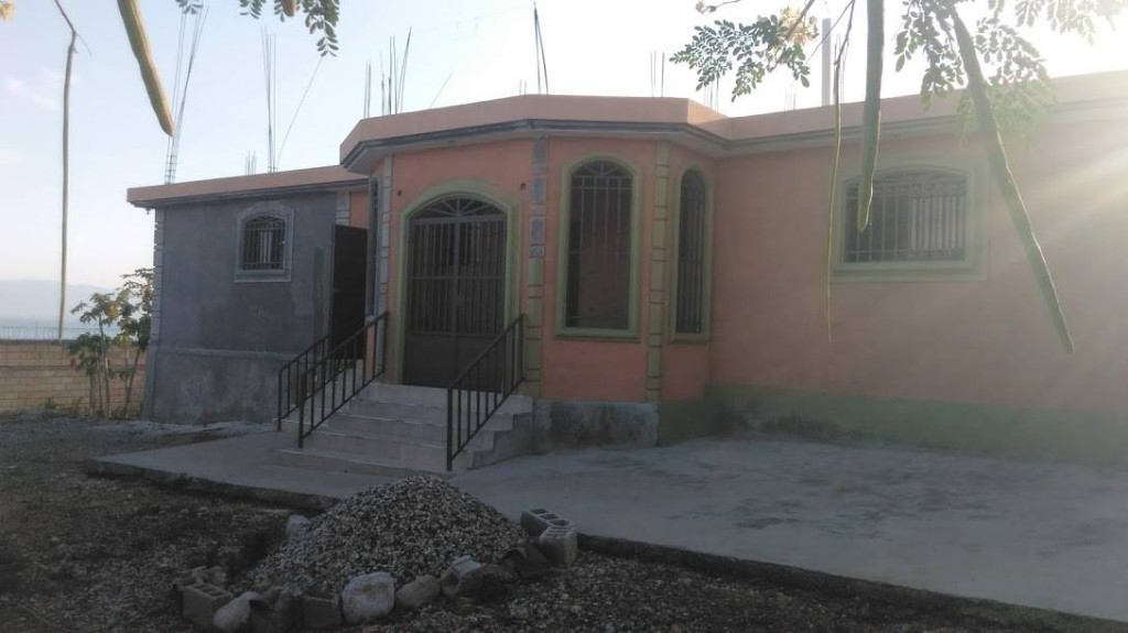 IMMOBILIER VENTE ET ACHAT EN HAITI Jolie Maison a Vendre et a Louer a gressier zone calme