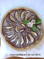 http://salzkorn.blogspot.fr/2011/10/tarte-aux-poires-cardamom-et-chocolat.html