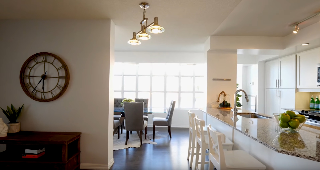 18 Photos vs. 85 E Liberty St #105, Toronto Condo Interior Design Tour