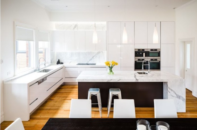 kitchen backsplash with white cabinets pictures