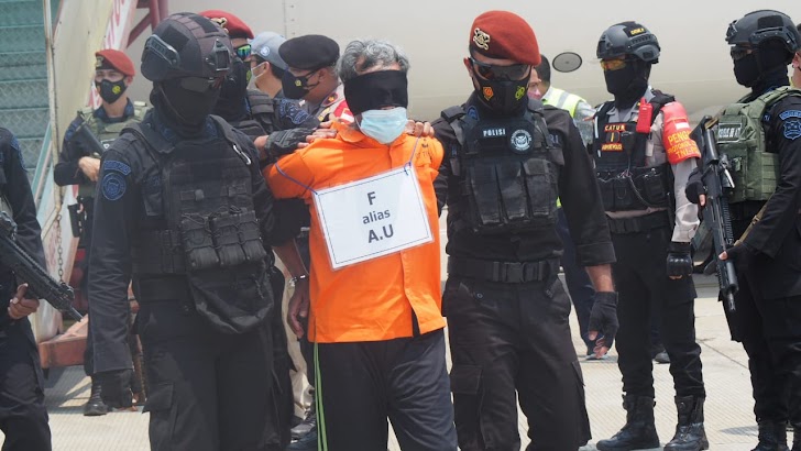 22 Terduga Teroris Hasil Operasi Di Jatim Digelandang Ke Jakarta 