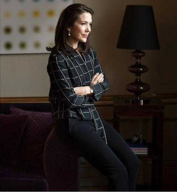 Crown Princess Mary of Denmark gave a special interview to Berlingske newspaper, relating to violence againts women. Diamond, diamond earrings, tiara, baracelet, jewelry