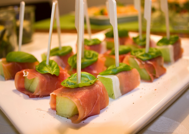 Summer Pawty Food  ©BionicBasil®