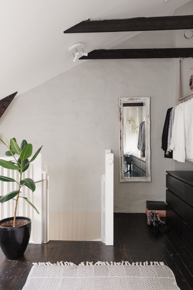 PETITE MAISON SUR COUR
