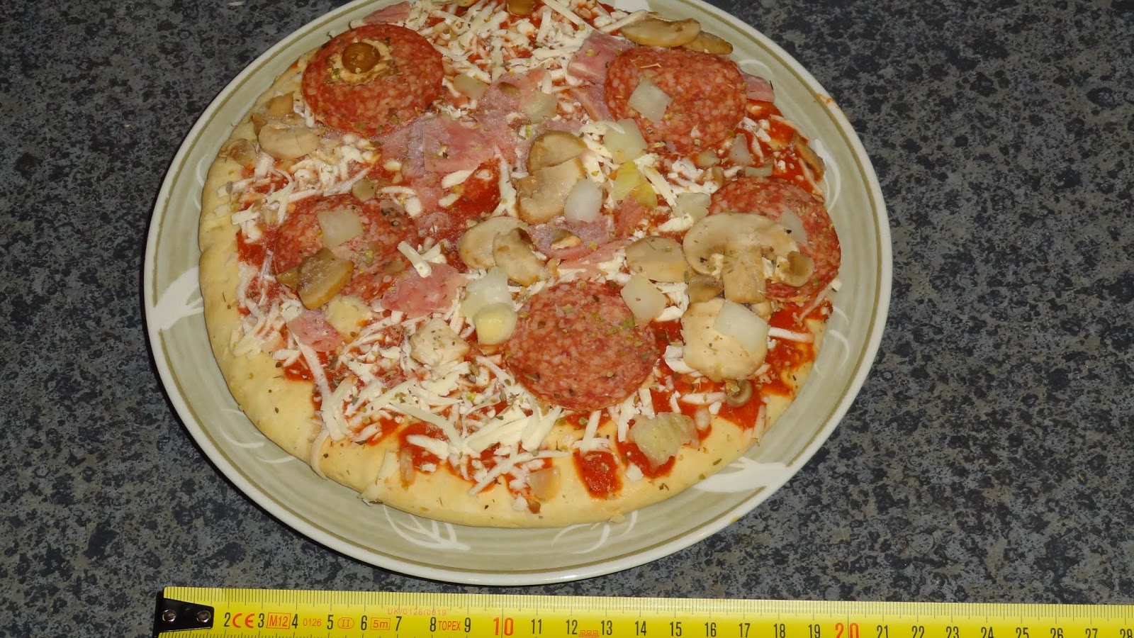 Jemy-Testujemy | Wielki test żywności : Pizza rigga z szynką i salami ...