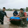 Pendam Hasanuddin, Gerak Cepat Kodim 1405/Mallusetasi Bantu Evakuasi Warga Terdampak Banjir