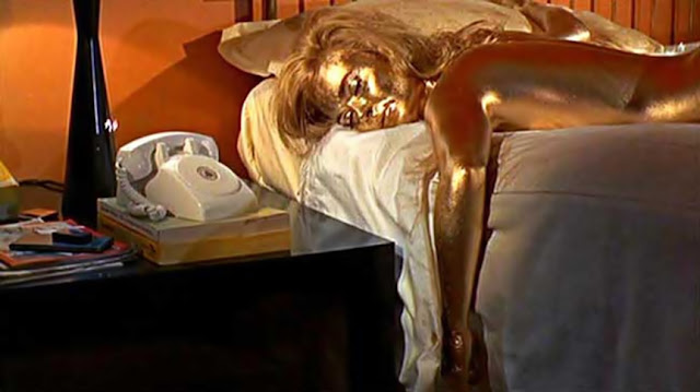 Shirley+Eaton+on+bed+in+gold+close+up