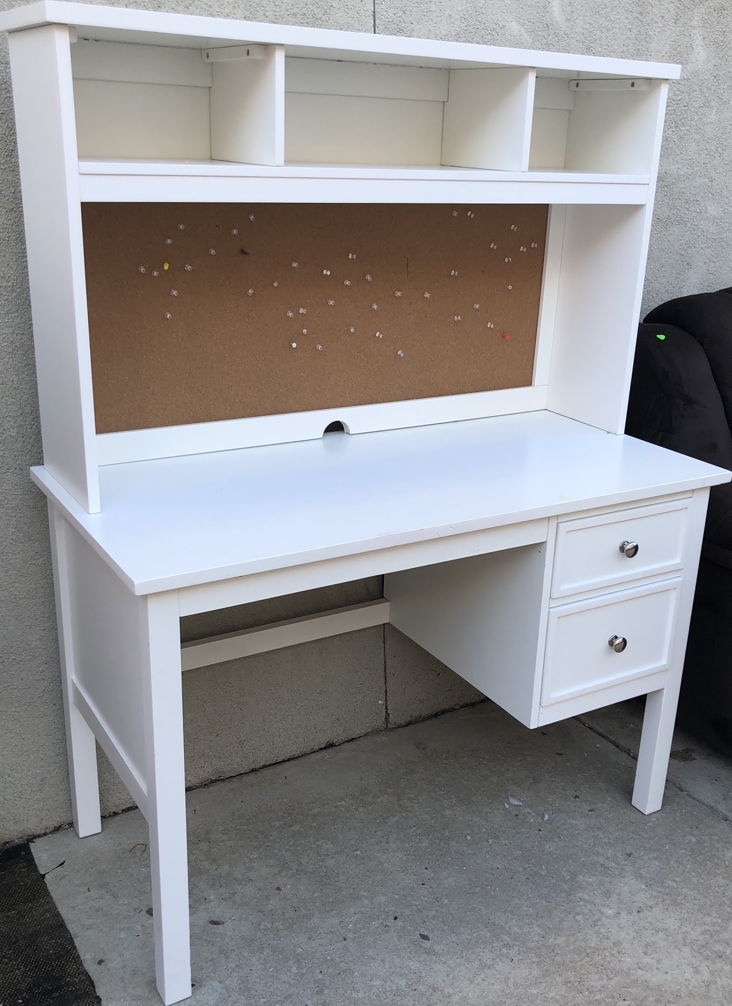 Uhuru Furniture & Collectibles 479792 White Hutch & Desk 95 SOLD
