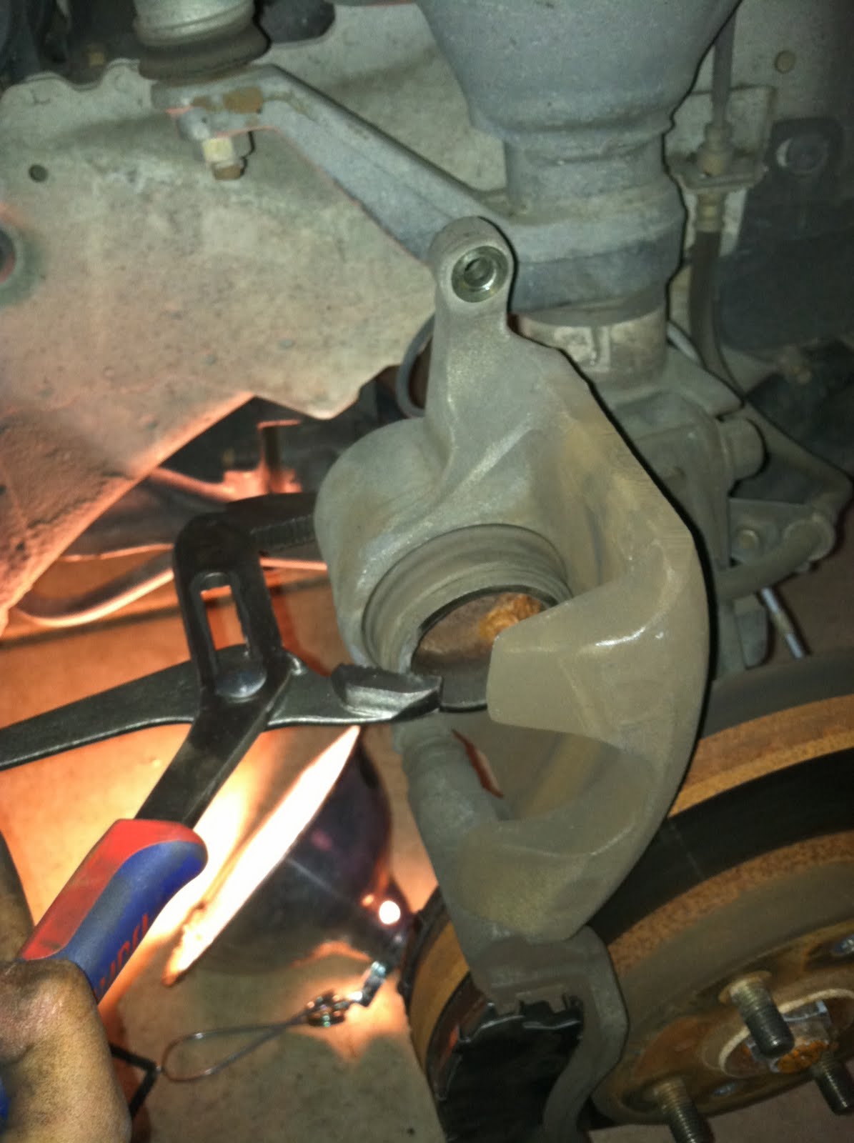 DIY Changing Brakes on 04 Honda Civic EX
