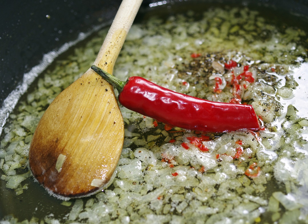 stuttgartcooking: Pasta mit Bärlauch, Walnussöl , Nüssen und etwas Peperoni