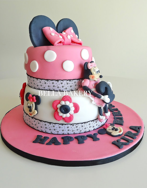 -: Minnie Mouse Cake