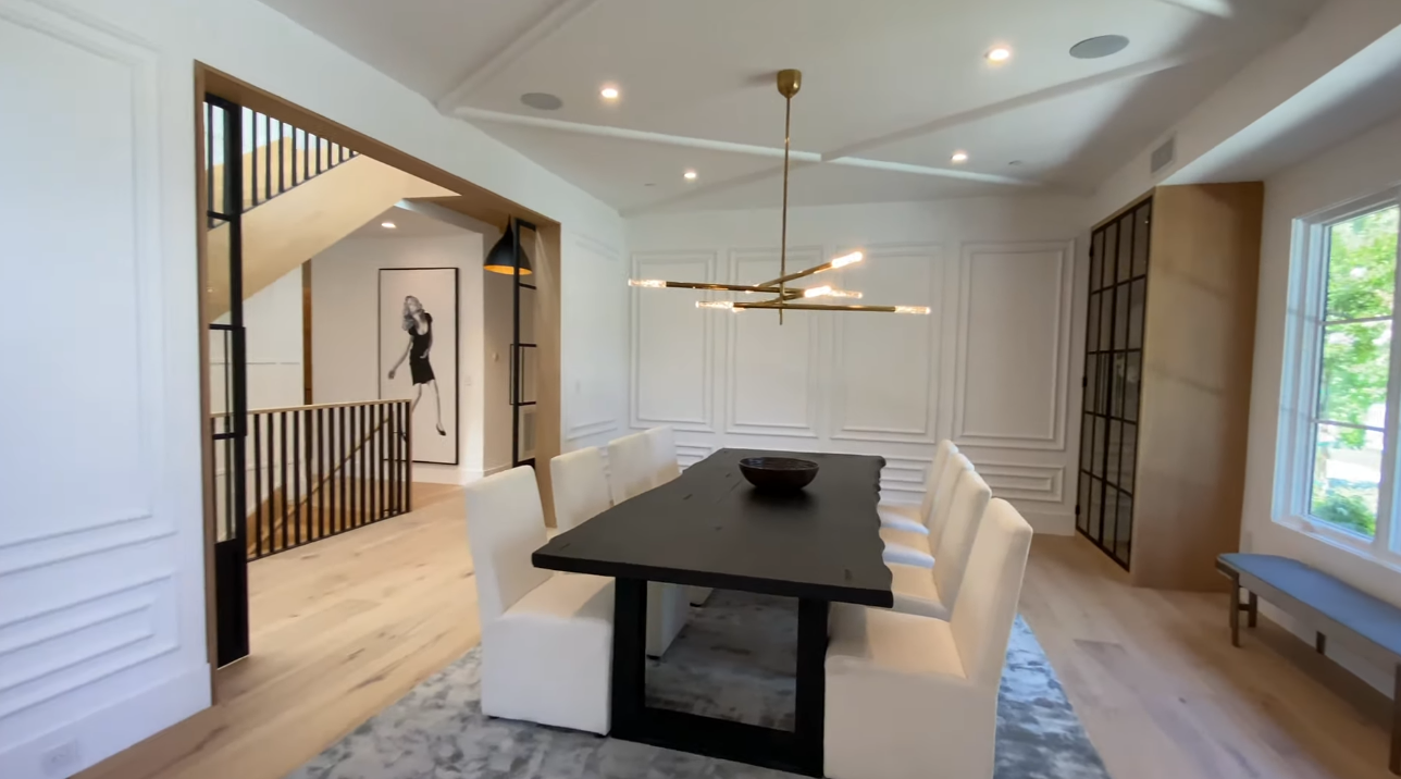 38 Photos vs. TOURING A $10,495,900 LUXURY MANSION | California LUXURY Home Tour | Los Angeles Mansion Tour - Luxury House & Interior Design Tour 38 Photos vs. TOURING A $10,495,900 LUXURY MANSION | California LUXURY Home Tour | Los Angeles Mansion Tour - Luxury House & Interior Design Tour