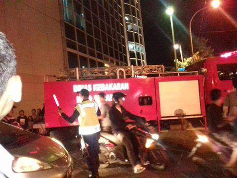 Royal Plaza Surabaya Kebakaran, Minggu (29/5) pukul 18.56 WIB Royal Plaza Surabaya Kebakaran, Minggu (29/5) pukul 18.56 WIB