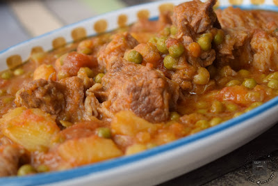 Spezzatino con piselli e patate