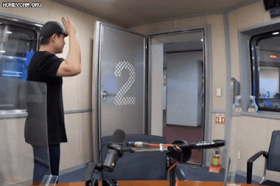 b4415764d923f6466756d45d4d66ec00f0cf9ed2.gif