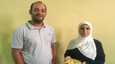 Para Pengungsi dan Pencari Suaka Bantu Salvation Army Sediakan Makanan Bagi Mereka Yang Membutuhkan