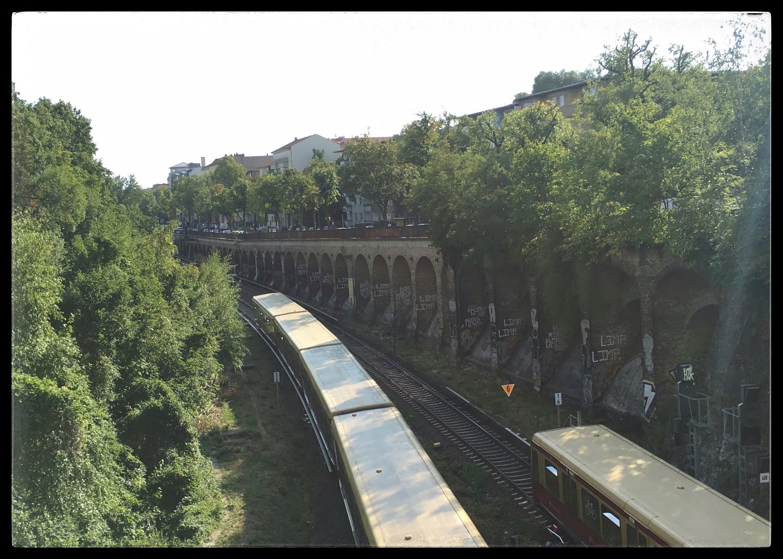 G H O S T A R M Y Typografie Und Grafikdesign Auf Berliner