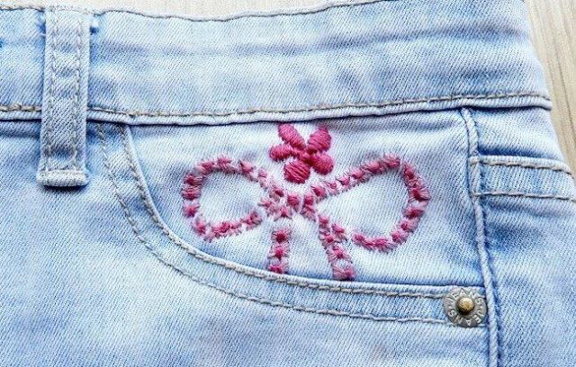 Mẫu thêu hoa trên quần jean đẹp - Hình 4