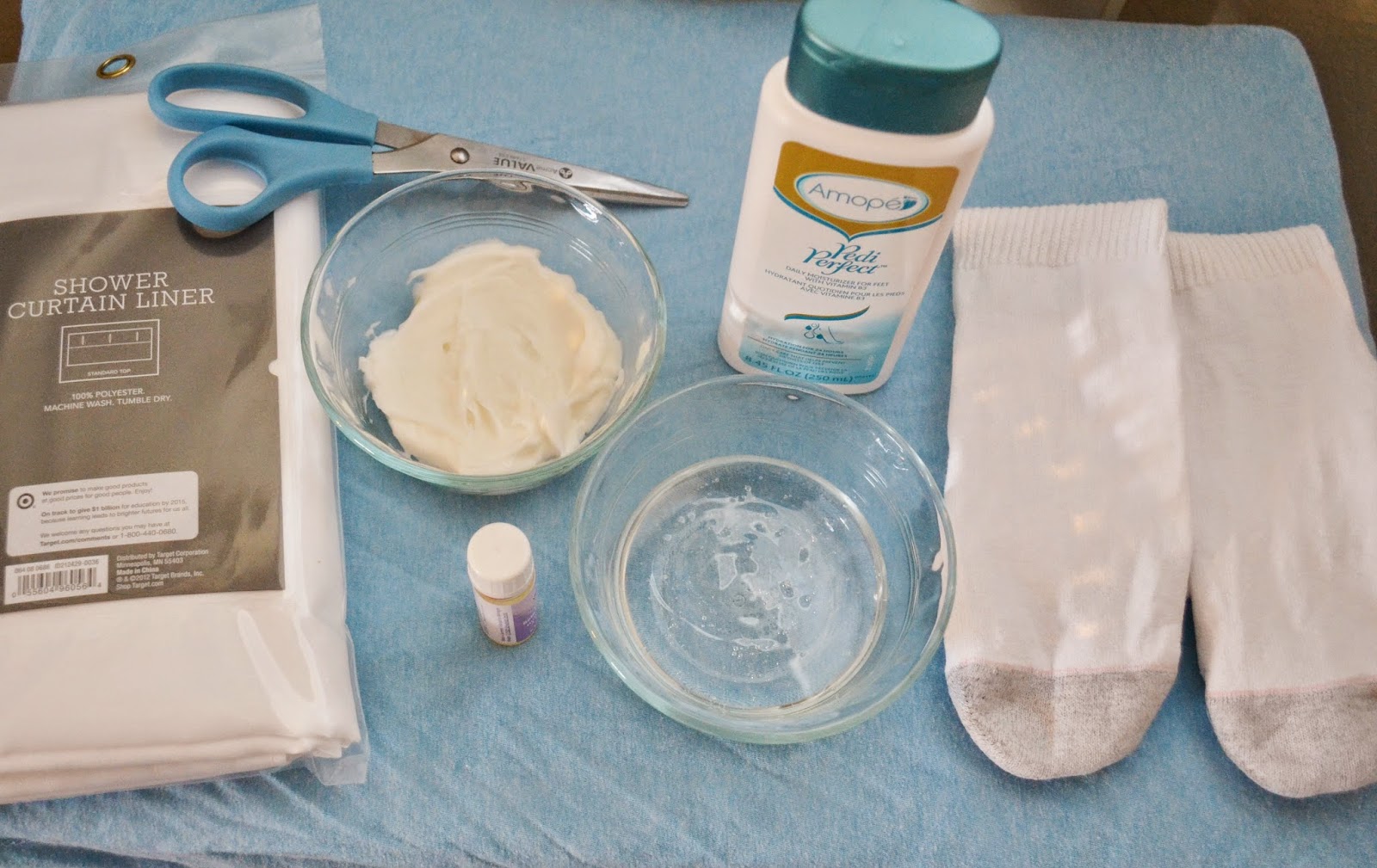 Do Tell, Anabel A Foot Care Gift Basket for my Loving Mom, Featuring