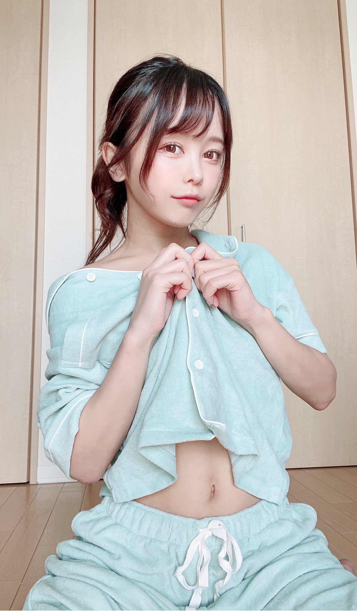 오타쿠라는 모델 이쿠미 いくみ